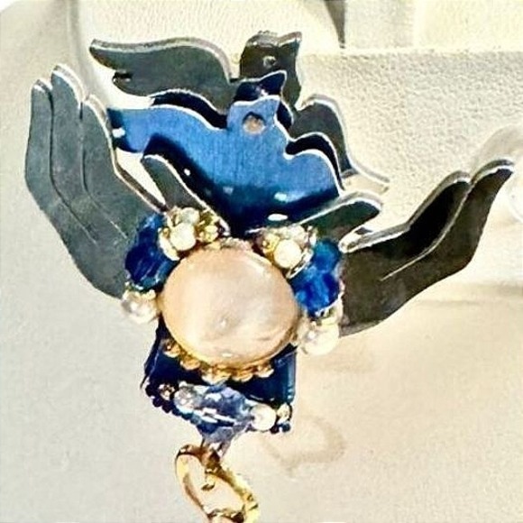 LizTech Jewelry - Liz Tech Art Brooch Pin Hands Holding Bird Pearl Rhinestone Signed 2004 Vintage